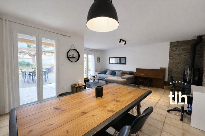 Image No.2-4 Bed House for sale