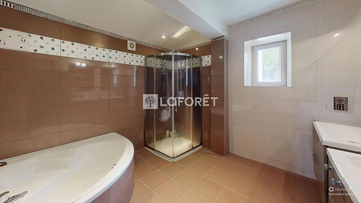 Image No.12-Propriété de 5 chambres à vendre à Agen