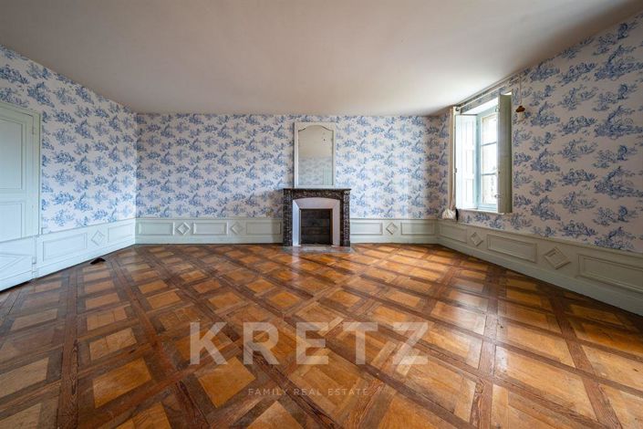 Image No.4-10 Bed House for sale