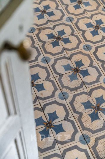 Image No.7-10 Bed House for sale