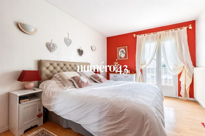 Image No.7-3 Bed House for sale