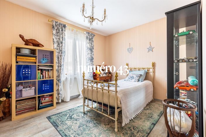 Image No.9-3 Bed House for sale