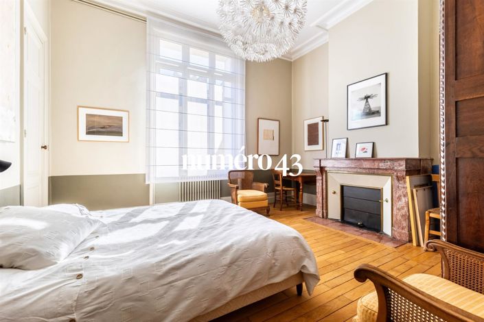 Image No.11-7 Bed Property for sale