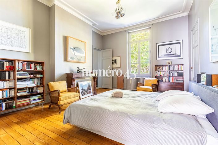 Image No.13-7 Bed Property for sale