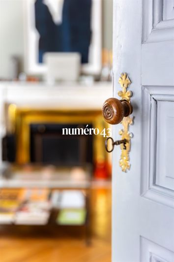 Image No.17-7 Bed Property for sale