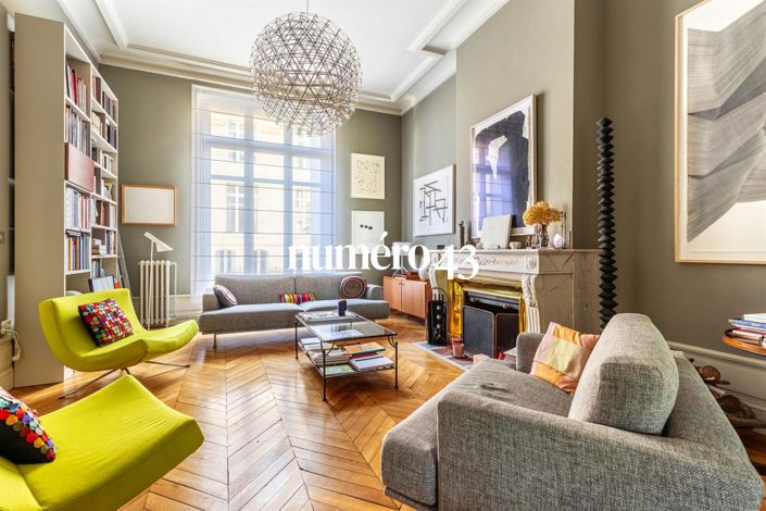 Image No.2-7 Bed Property for sale