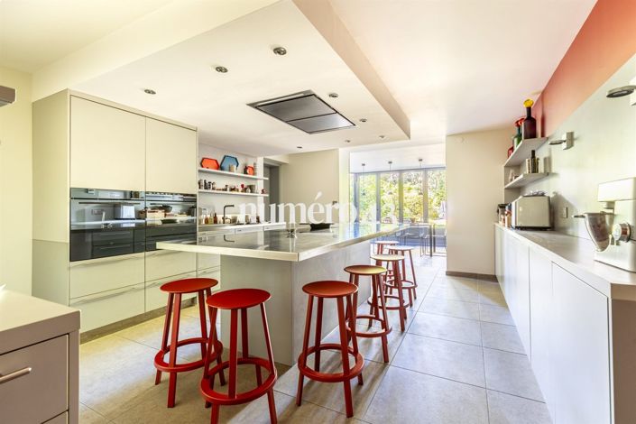 Image No.5-7 Bed Property for sale