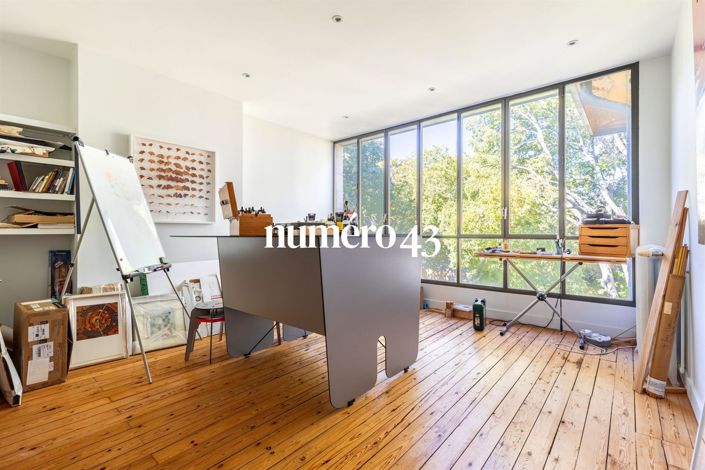 Image No.7-7 Bed Property for sale