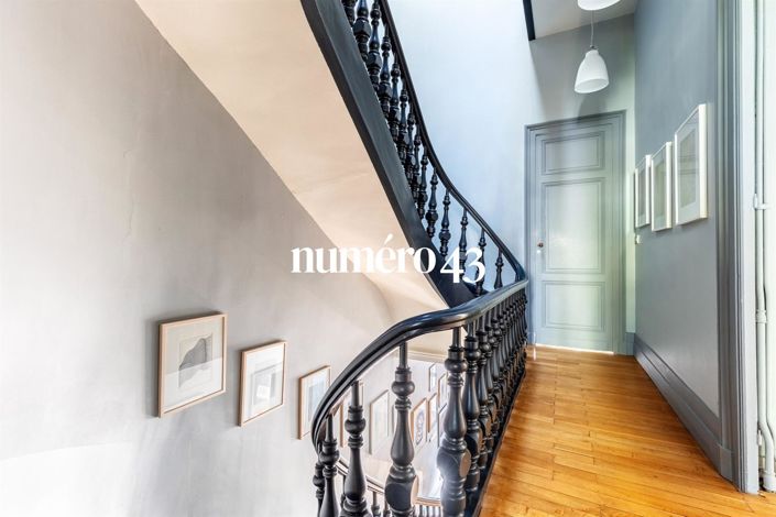 Image No.8-7 Bed Property for sale