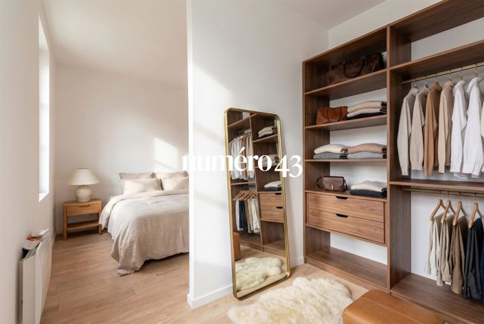 Image No.12-3 Bed Property for sale