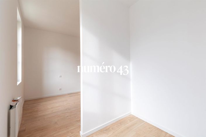 Image No.13-3 Bed Property for sale