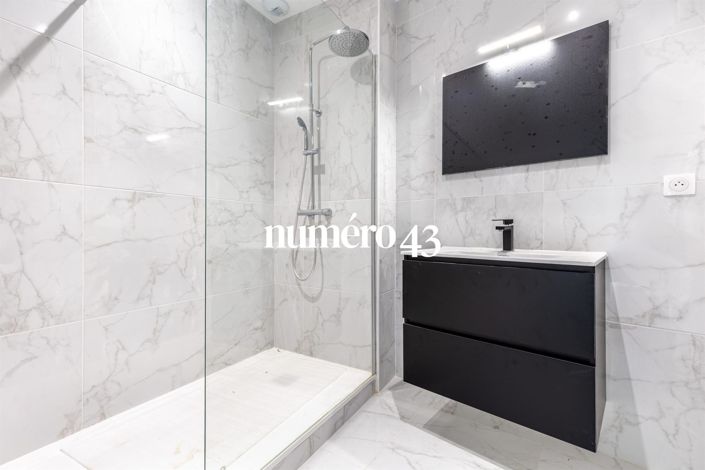 Image No.15-3 Bed Property for sale