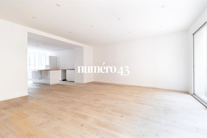 Image No.8-3 Bed Property for sale