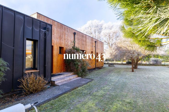 Image No.18-4 Bed Property for sale