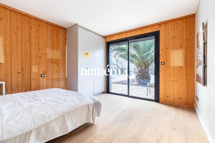 Image No.9-4 Bed Property for sale