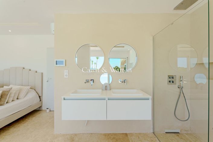 Image No.5-Propriété de 4 chambres à vendre à Fréjus