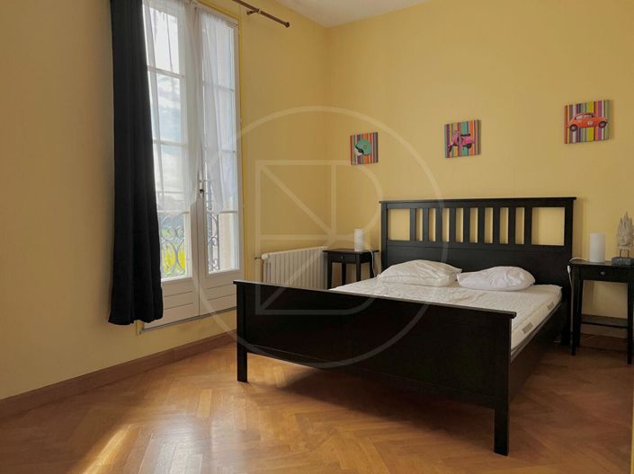 Image No.8-5 Bed House for sale