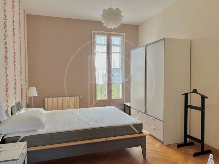 Image No.9-5 Bed House for sale