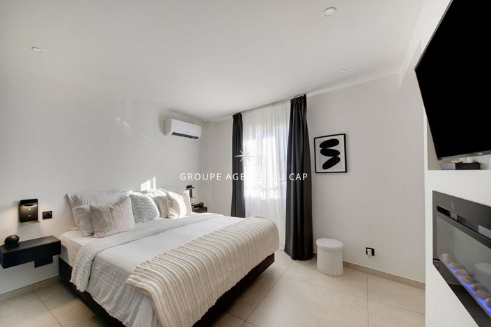 Image No.10-3 Bed Apartment for sale