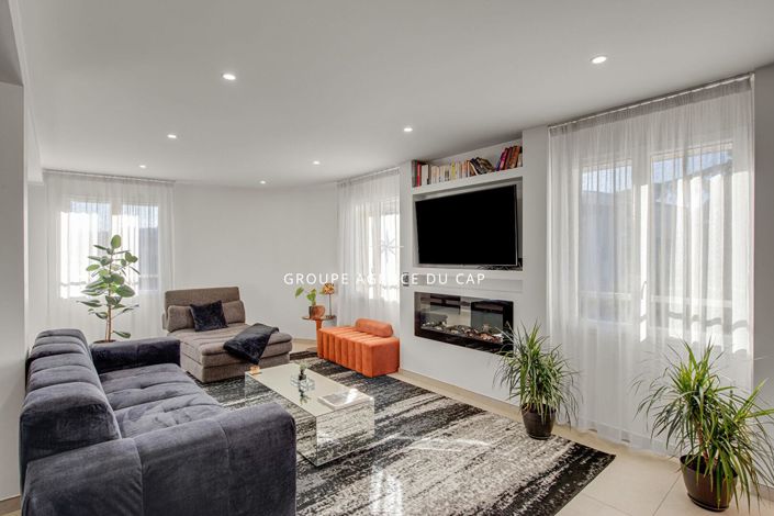 Image No.17-3 Bed Apartment for sale