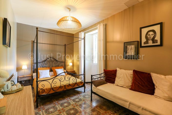 Image No.12-11 Bed Property for sale