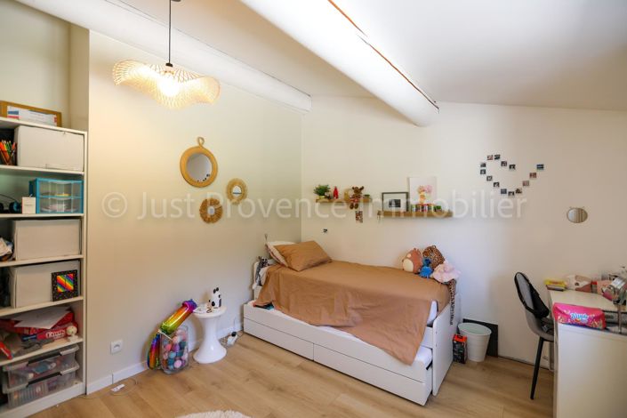 Image No.13-11 Bed Property for sale