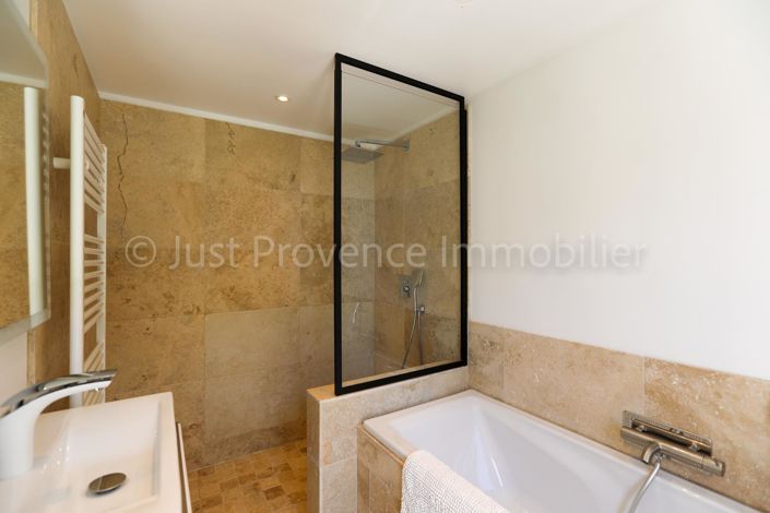 Image No.9-Propriété de 11 chambres à vendre à Saumane-de-Vaucluse