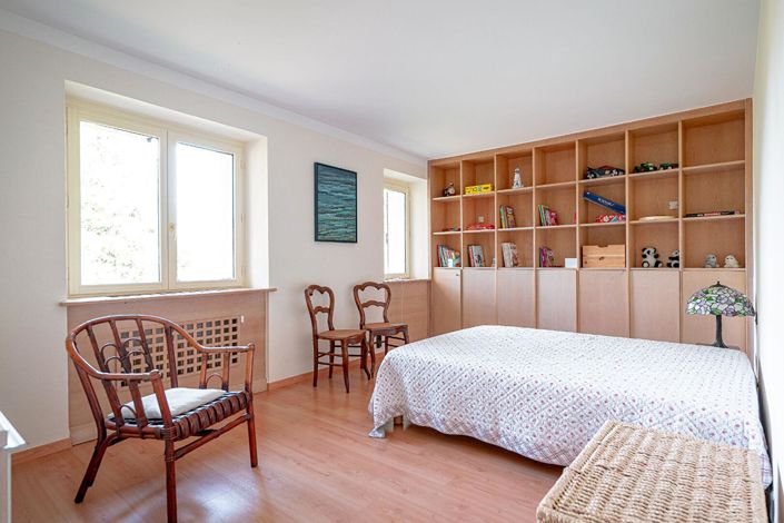 Image No.10-6 Bed House for sale