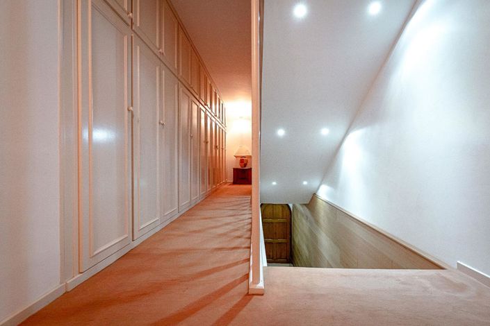 Image No.13-6 Bed House for sale