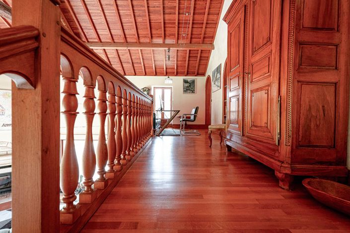 Image No.9-6 Bed House for sale