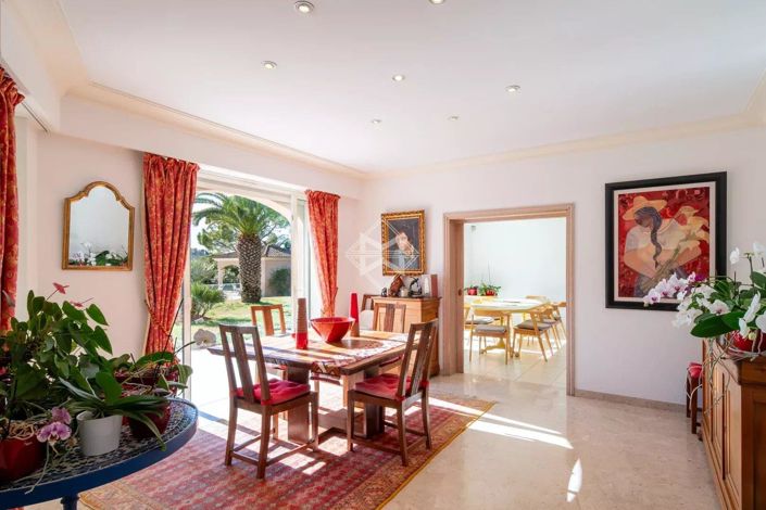 Image No.6-6 Bed House for sale