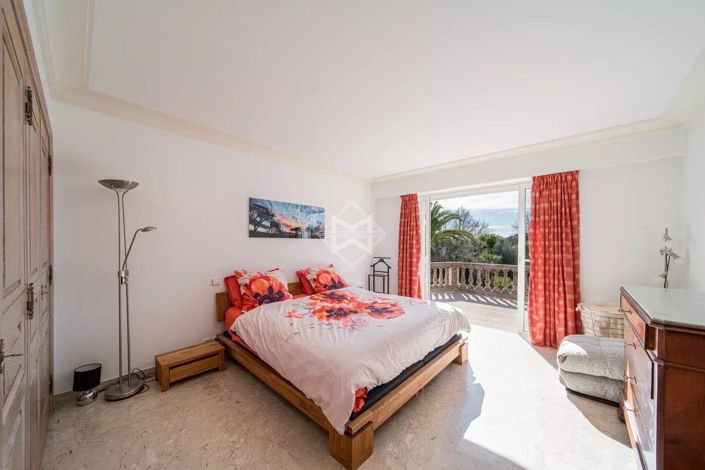 Image No.7-6 Bed House for sale