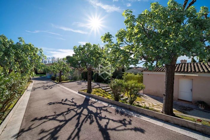 Image No.9-6 Bed House for sale