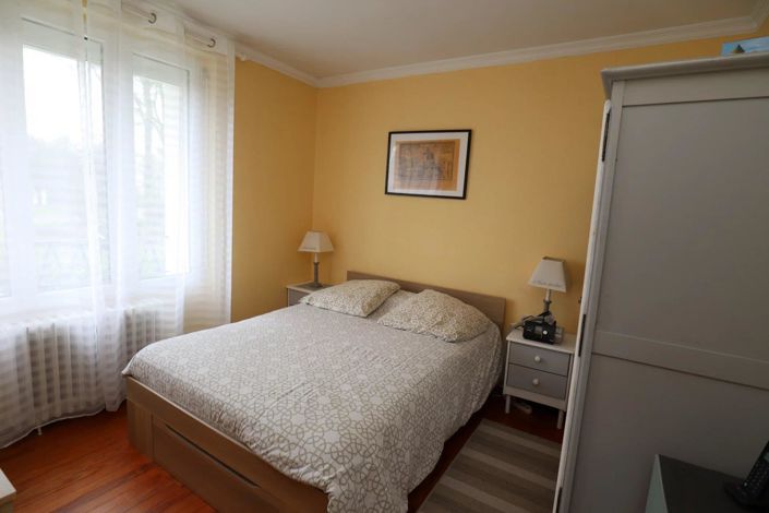 Image No.6-4 Bed House for sale