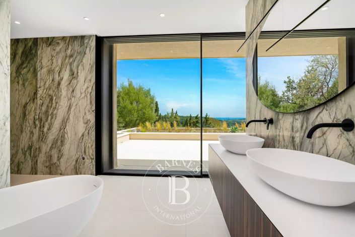 Image No.12-6 Bed House for sale