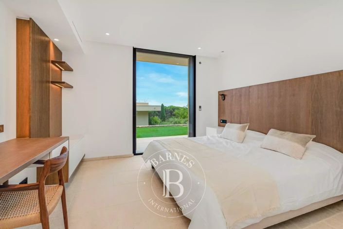 Image No.13-6 Bed House for sale