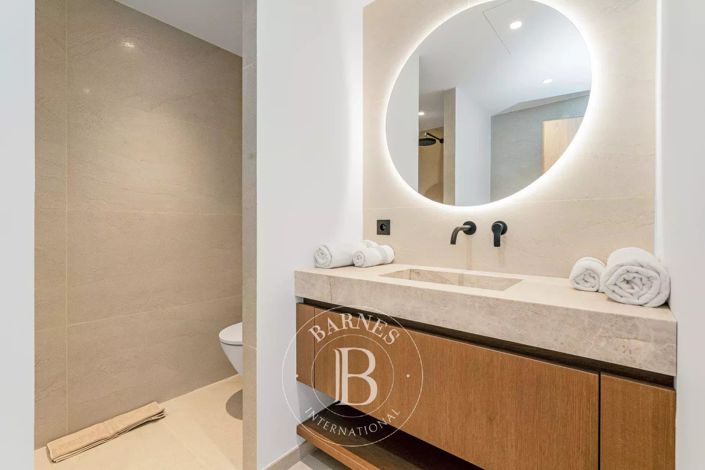 Image No.15-6 Bed House for sale