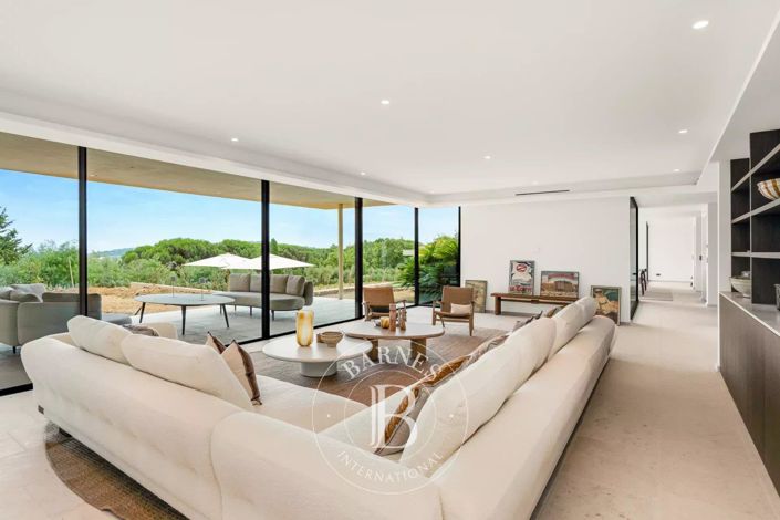 Image No.6-6 Bed House for sale