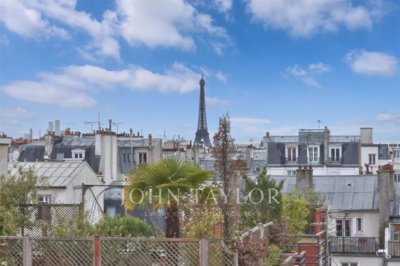 1 - Paris, Propriété