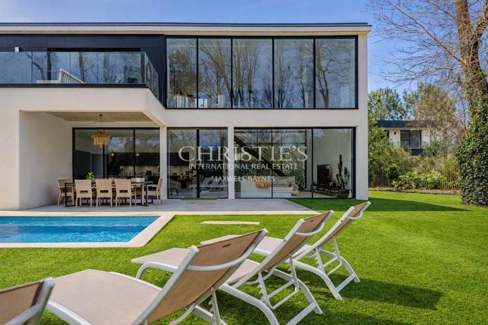 Image No.2-4 Bed House for sale