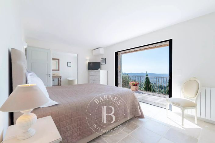 Image No.6-4 Bed House for sale