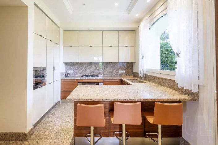 Image No.11-10 Bed House for sale