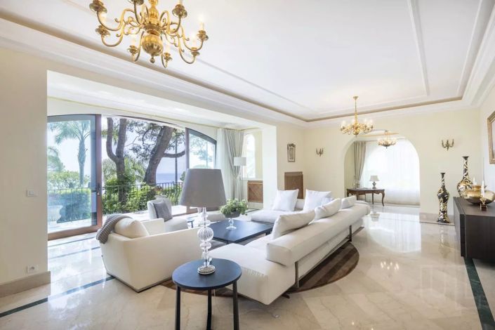 Image No.7-10 Bed House for sale