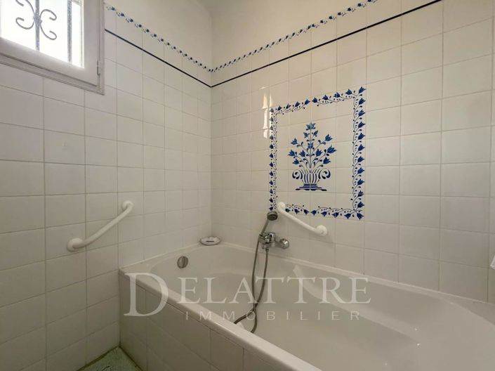 Image No.8-2 Bed House for sale