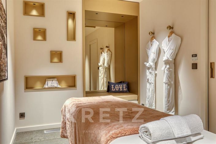 Image No.12-10 Bed Property for sale