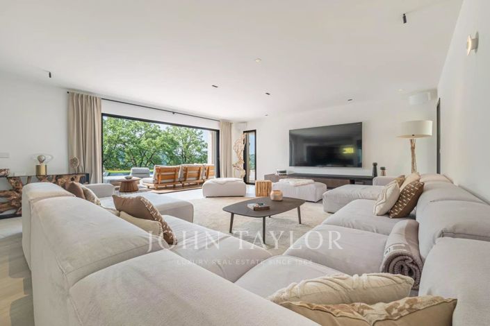 Image No.10-5 Bed House for sale