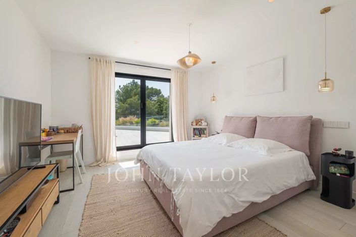 Image No.15-5 Bed House for sale