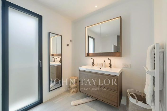 Image No.16-5 Bed House for sale