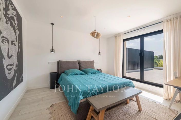 Image No.17-5 Bed House for sale