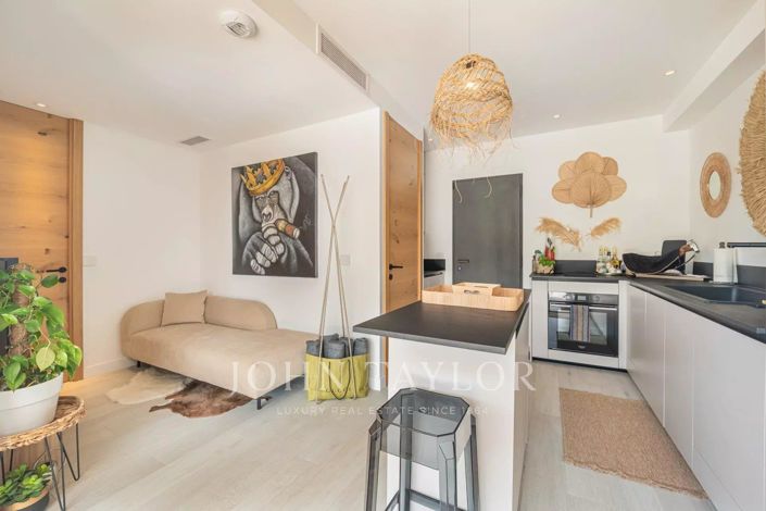 Image No.18-5 Bed House for sale